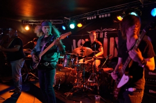 uli_asylum_band_1024